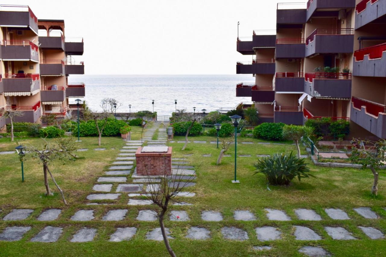 Beach House Blue Holiday Letojanni Exterior foto